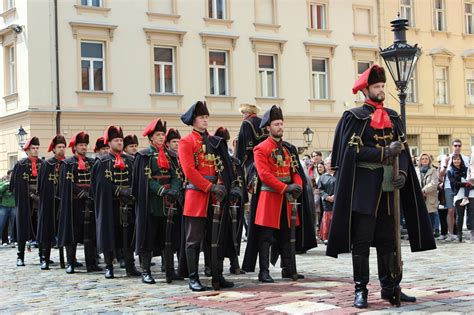 Povijest kravate Počela je kao rubac oko vrata hrvatskih vojnika a