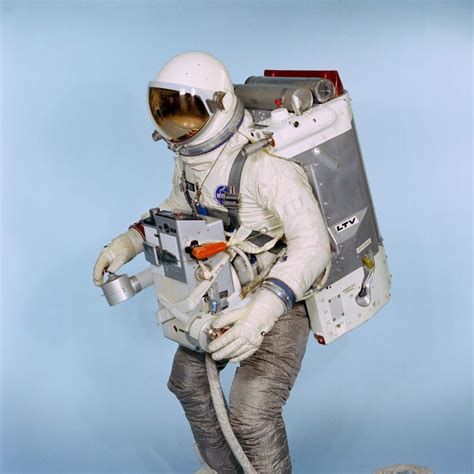 A Photographic History Of Us Spacesuits Space Suit Spacesuits Space