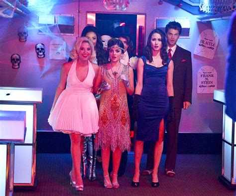 'Pretty Little Liars': 10 Halloween Pics! | EW.com