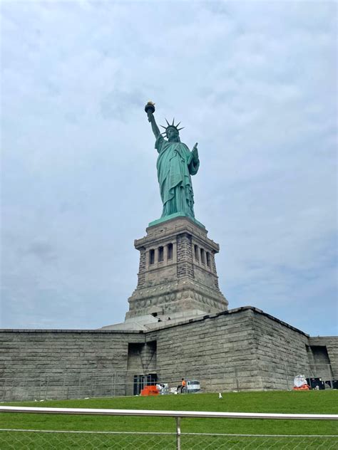 new york city - statue of liberty | Statue of liberty, Statue, New york ...