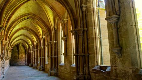 Gotischer Kreuzgang Im Kloster Maulbronn Mit Bogen Und Fenster Zum