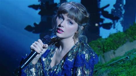 See Taylor Swift Get Emotional As She Honors Her Late Grandmother On ...