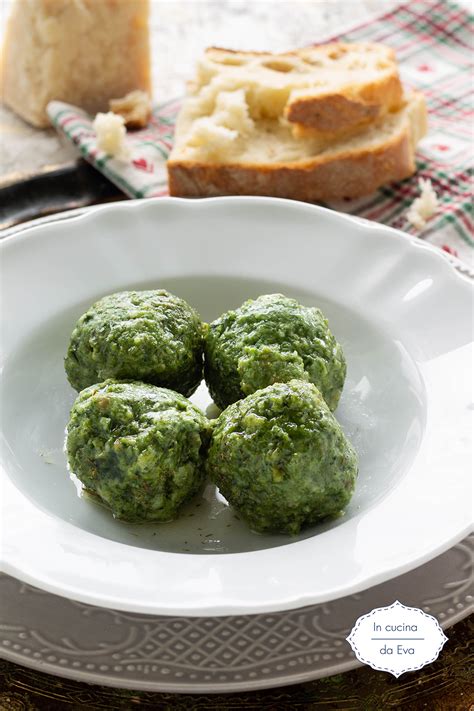 Canederli Agli Spinaci Del S Dtirol Con Formaggio E Cotti Nel Brodo