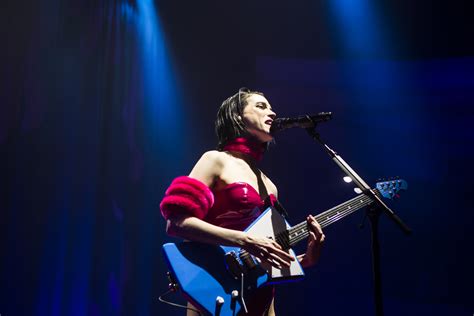 St. Vincent Concert Review And Photos: Hollywood Palladium