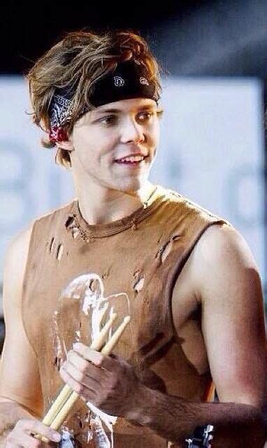 Ashton Irwin 5sos Ashton Ashton Irwin Ashton Irwin Bandana