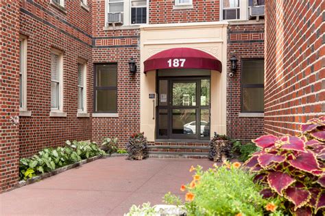 Bus Stop Guide for West 181st Street and Pinehurst Avenue