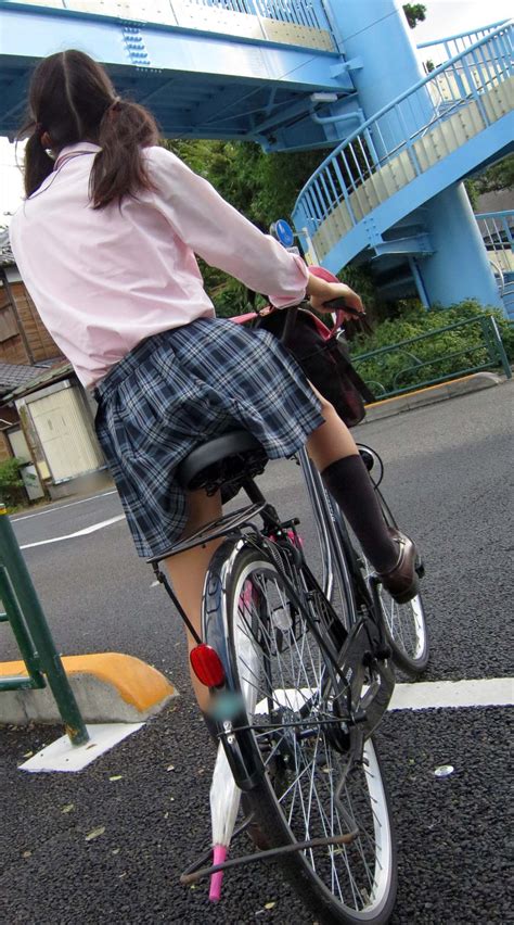 【画像】自転車jkのヒラヒラスカートからふとももチラ見えに興奮抑えられるやつおる？ Jkちゃんねる 女子高生画像サイト