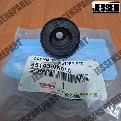 Rubber Motor Dynamo Rear Wiper Innova Fortuner 85143 0K010 Original