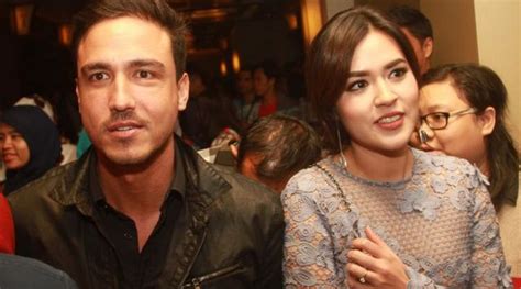 FOTO Hari Patah Hati Nasional Ini Potret Mesra Raisa Hamish Daud