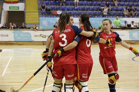 La selección femenina de hockey patines pasa invicta a cuartos de los