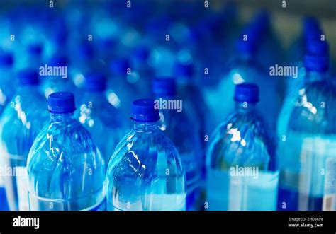 Mineral Water Bottles Fotos Und Bildmaterial In Hoher Aufl Sung Alamy