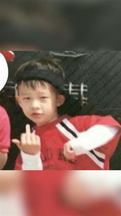 Hyunjin As A Kid Holding Up His Middle Finger LMAOO Kendte Doodle