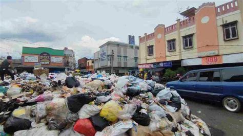 Tumpukan Sampah Di Pasar Lama Kota Tasikmalaya Ganggu Kenyamanan Warga