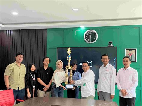 Audiensi Penyerahan Piala Juara 1 Dan Best Speaker Tim Frdm Fh Upnvj Pada Ajang Debat Hukum