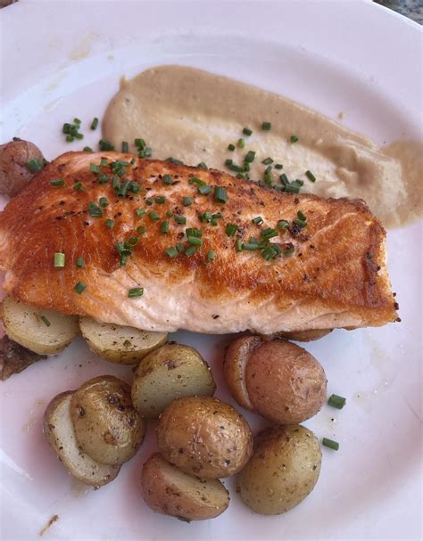 Salmon with potatoes | Scrolller