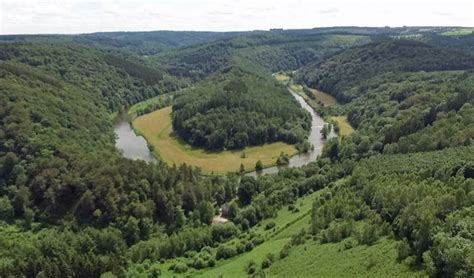 La Wallonie vue du ciel l imposant château fort de Bouillon et le