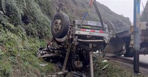 Chofer Muere Atrapado Entre Los Fierros De Su Cami N Tras Volcar En La