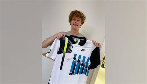 Maglia Gara Di Jannik Sinner Autografata Charitystars