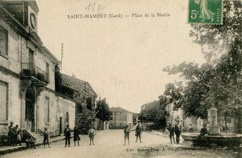 Saint Mamert Du Gard Place De La Mairie Et Du Griffe Carte Postale