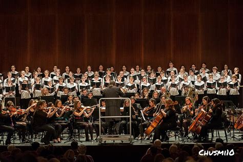 Coro Voces Blancas De Valladolid Y La Joven Orquesta De La Universidad