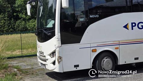 Nowy Żmigród Zderzenie autobusu z samochodem marki Jeep