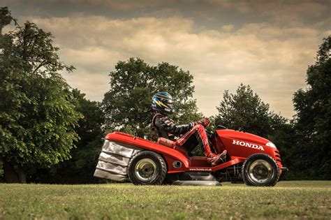 Honda Hf2620 Mean Lawn Mower Can Reach Over 200kmh