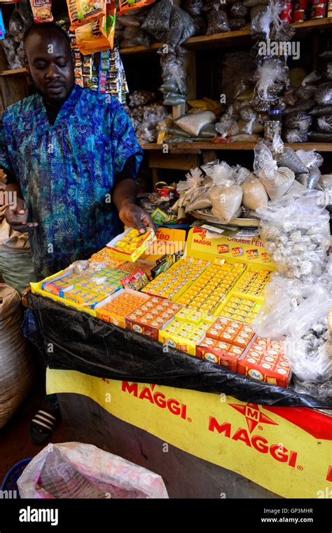 BURKINA FASO, Bobo Dioulasso, Grande MARCHE, market, selling of Swiss ...