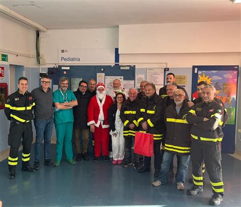 FOTO Teramo Visita Dei Vigili Del Fuoco Ai Piccoli Pazienti Di