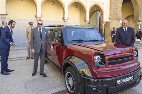 La première voiture grand public 100 marocaine présentée à Mohammed VI