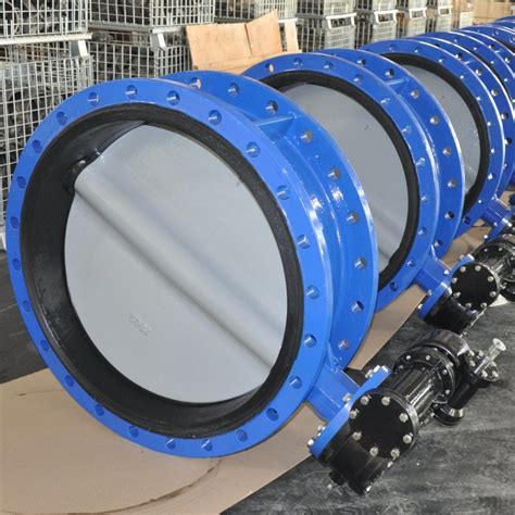 A Ductile Iron Rubber Lining Soft Seal Double Flange Butterfly Valve