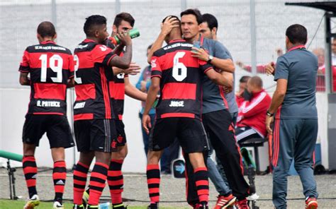 Time que está ganhando não se mexe Flamengo contraria o ditado