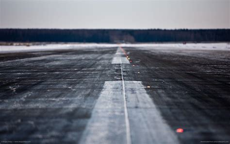 Runway Wallpapers 4k Hd Runway Backgrounds On Wallpaperbat