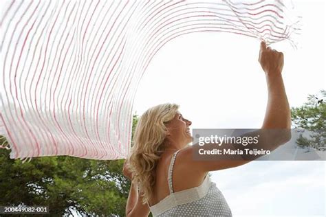 Low Blows To Women Photos And Premium High Res Pictures Getty Images