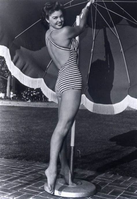 Beautiful Vintage Photos Of Esther Williams In Swimsuits From The 1940s