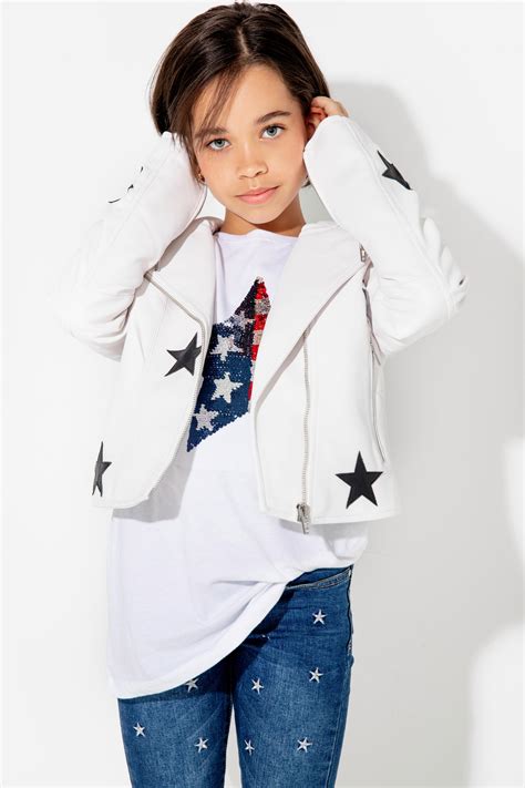 Ridley Asha Bateman — Rival Magazine