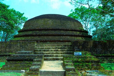 Polonnaruwa TrampTraveller