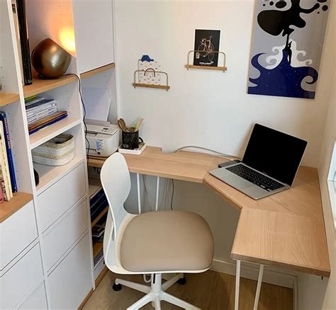 Aménagement d un petit bureau d angle sur mesure dans une chambre