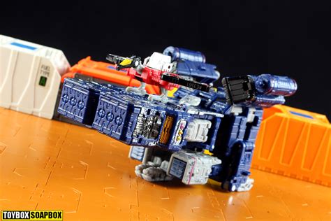 Transformers Siege Soundwave Review Toybox Soapbox