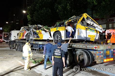 광주서 철거 중 5층 건물 무너져 시내버스 덮쳐17명 사상 대참사 연합뉴스