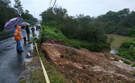 Duas Regiões De Sc Têm Risco De Alagamentos E Deslizamentos