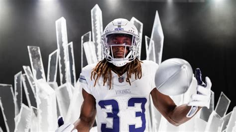 Vikings will wear all-white alternate uniforms in Week 15 - Yahoo Sports