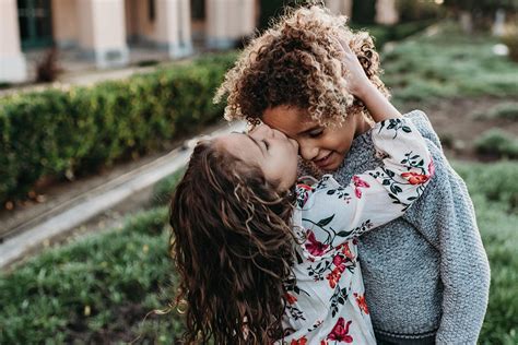 Twins Kissing Telegraph