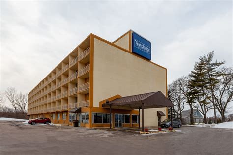 Travelodge by Wyndham Cleveland Airport | Brook Park, OH Hotels