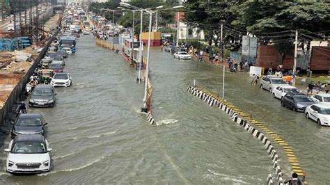 Heavy Rain In Bengaluru ಬೆಂಗಳೂರಿನಲ್ಲಿ ಭಾರೀ ಮಳೆ ಕುಸಿದ ಮನೆಗಳು ಒಡೆದ