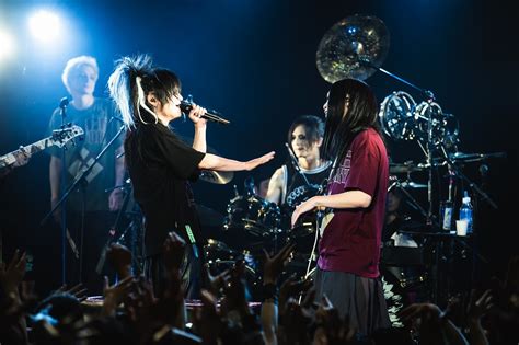 Dezert×mucc、真剣勝負で臨む対戦ゲームのようなツーマンライブ公式レポートが到着 ライブ・セットリスト情報サービス