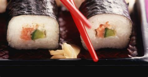 Maki Sushi Mit Lachs Und Avocado Rezept Eat Smarter