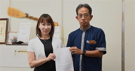 性感染症対策 請願書手渡す 琉大・山本教授ら県に