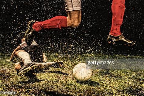 542 Muddy Football Players Stock Photos High Res Pictures And Images