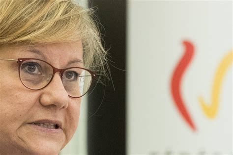 Caroline Persoons Défi Remplace Michel Colson Au Parlement De La