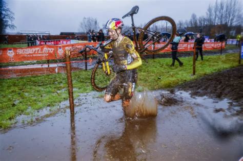 Wout Van Aert Dominates Exact Cross Essen In Cyclocross Return